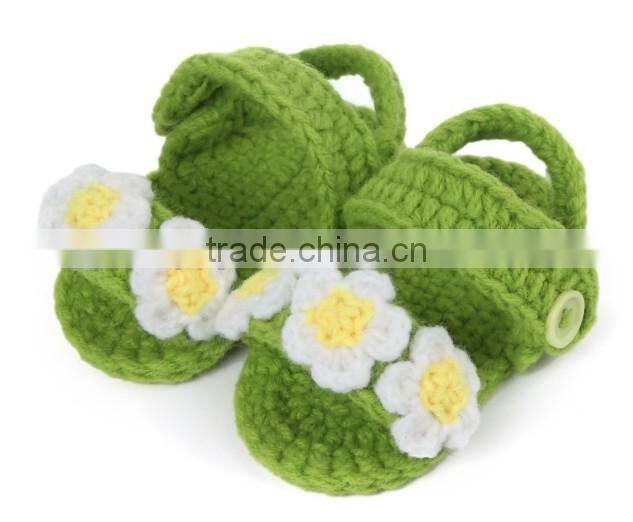 Handmade cozy barefoot baby sandals crochet pattern