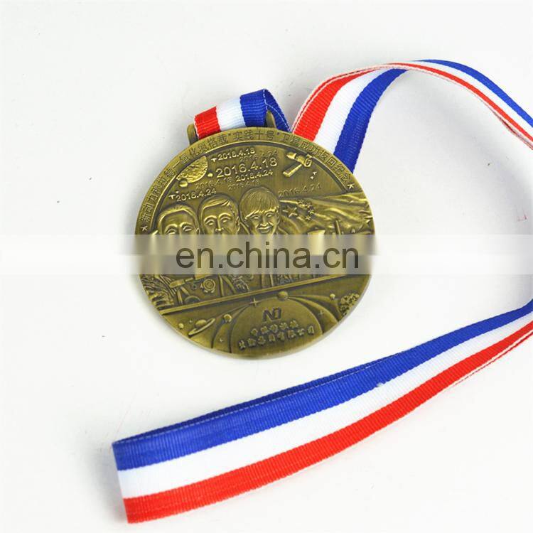 Free ribbon with 3D embossed surface metal medal