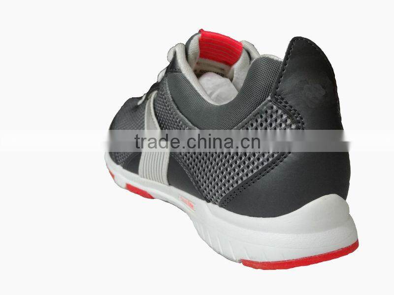 Featherweight flexible running sport shoe