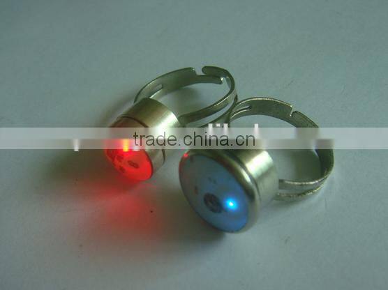 Christmas Party Lighting Toy Small Plastic Flashing Diamond Finger Rings Toys LED Glowing Kids Finger Rings Gadget