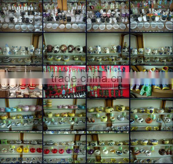 Novelty gifts decorative heart shaped ceramic ashtray with hand shaped tray