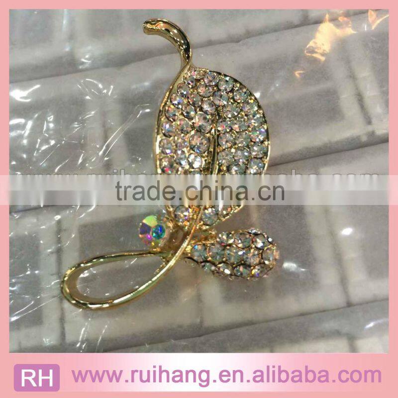 New Arrival fashion beautiful gold alloy shiny big acrylic clear Rhinestone crystal swan brooch for women & invitation