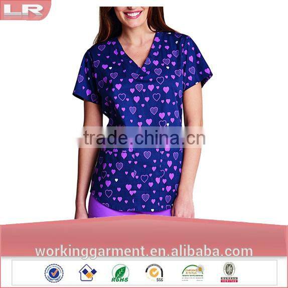 Wholesale OEM Hotsale Fashion Women's Side Panel V-Neck Heart Print Scrub Top/Hospital uniformTop