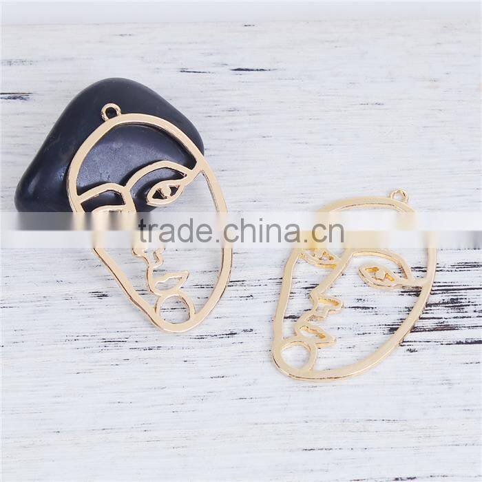 Zinc Based Alloy Pendants Face Mask Gold Plated