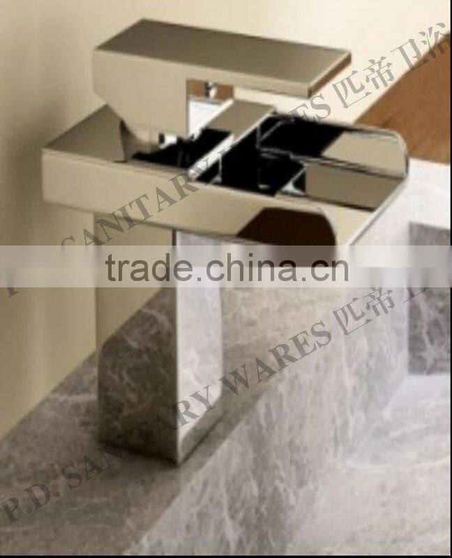 Brass waterfall faucet