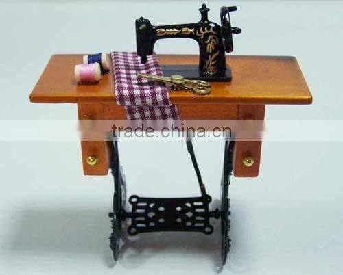 China golden supplier traditional quilting treadle household sewing machine with wooden case