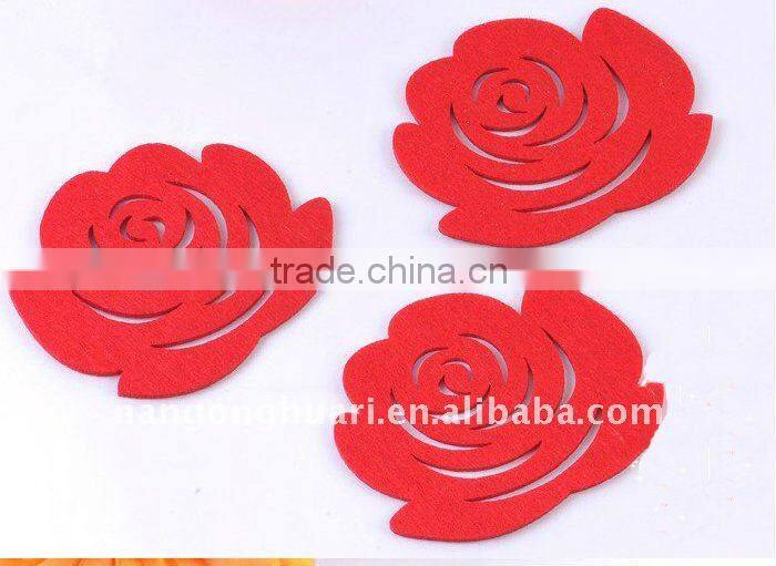 HUARI red felt placemats