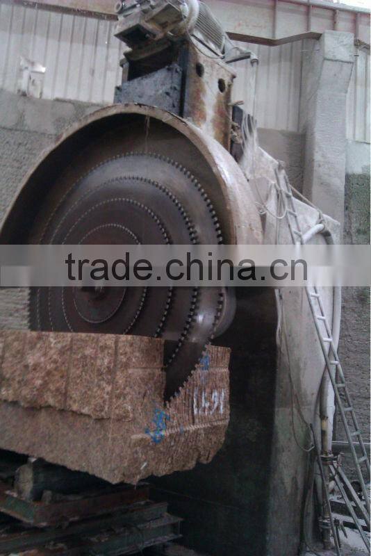 Single arm high efficiency multi-blade stone cutting machine