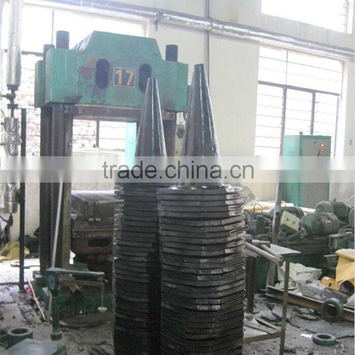 Rubber stike-resistant traffic road cone