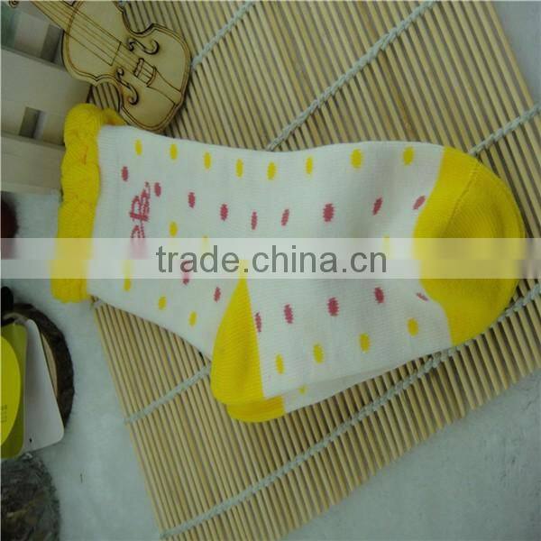 hot sale girls cotten socks factory custom white color , red and yellow drop style colorful