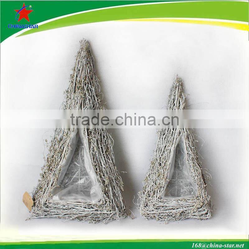 square snowy wicker wreath with flower pot