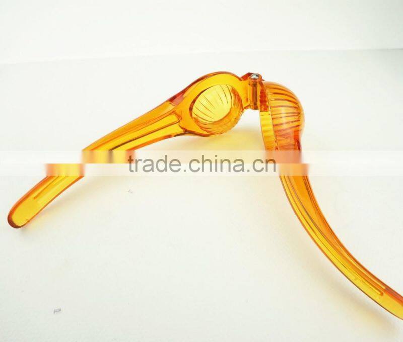 41027 Lemon and Lime Juice Squeezer