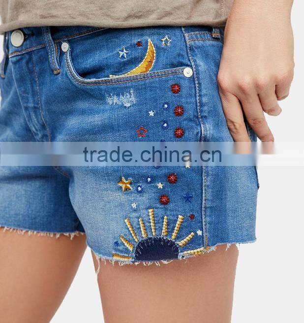 2017 Fashion embroidered Denim Short woman