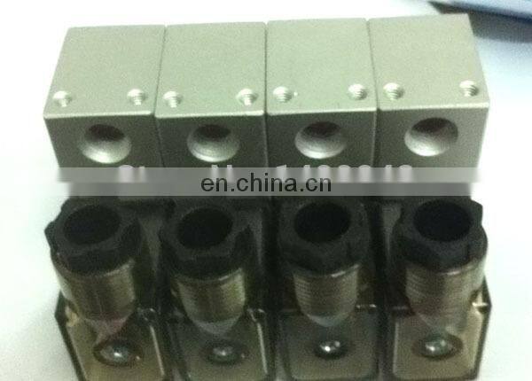 4pcs with a manifold 3 way Pneumatic Aluminium solenoid valve 3V1-06 1/8" BSP AC220V micro direct acting gas electric valve