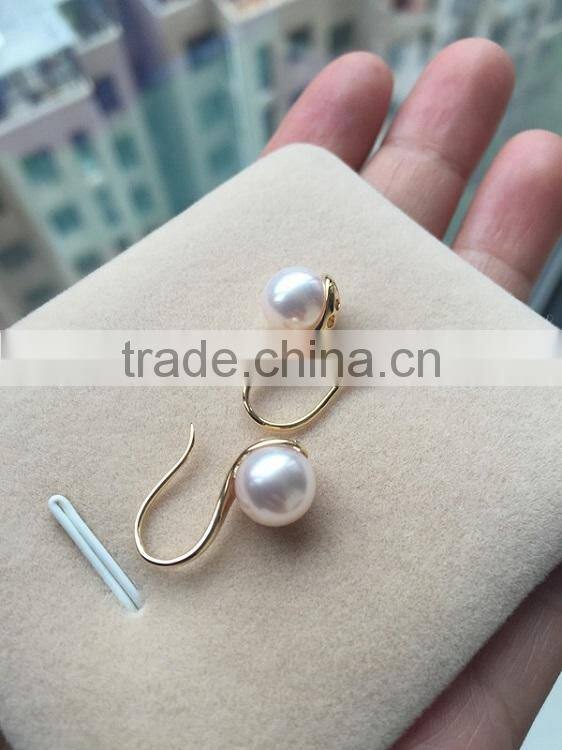 beautiful 4.5-5 mm Akoya pearl earring