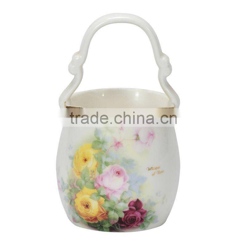 2013 hold for soup ladle and ceramic vase