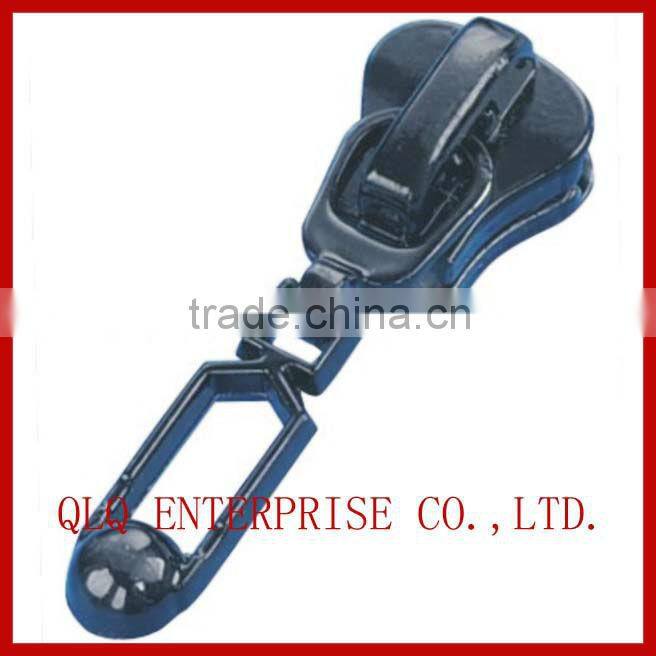 Auto lock zipper and slider