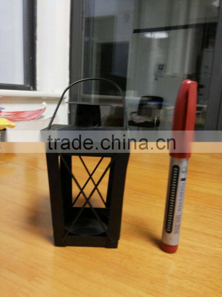 Indoor outdoor Garden /Decorative classic metal candle Lantern Candy can be held in