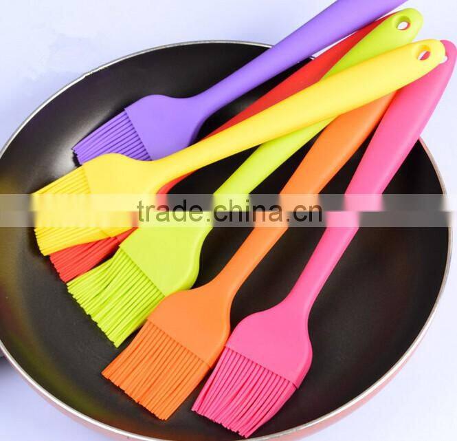 green flat high temperature resistant silicone barbecue brush,silicone rubber BBQ cleaning basting brushes
