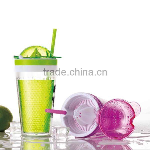 16oz Plastic drinking mug with straw