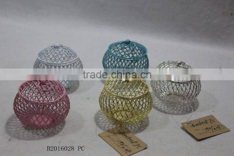 Round metal gift basket with a handle for wedding decoration