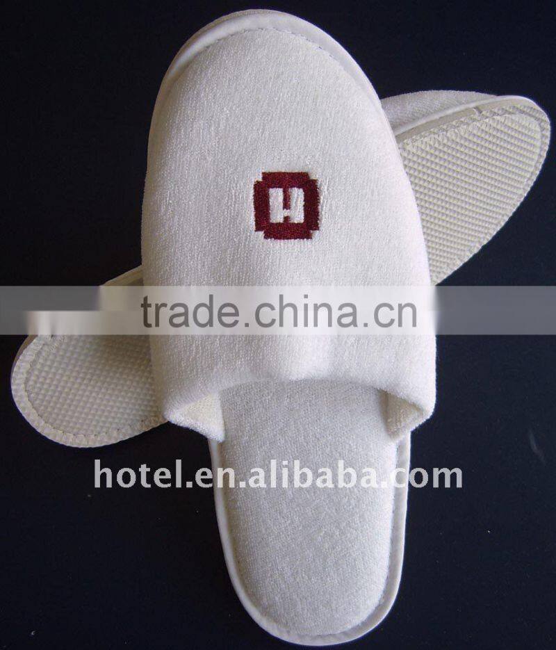White Hotel Bathroom Slippers With Embroidery