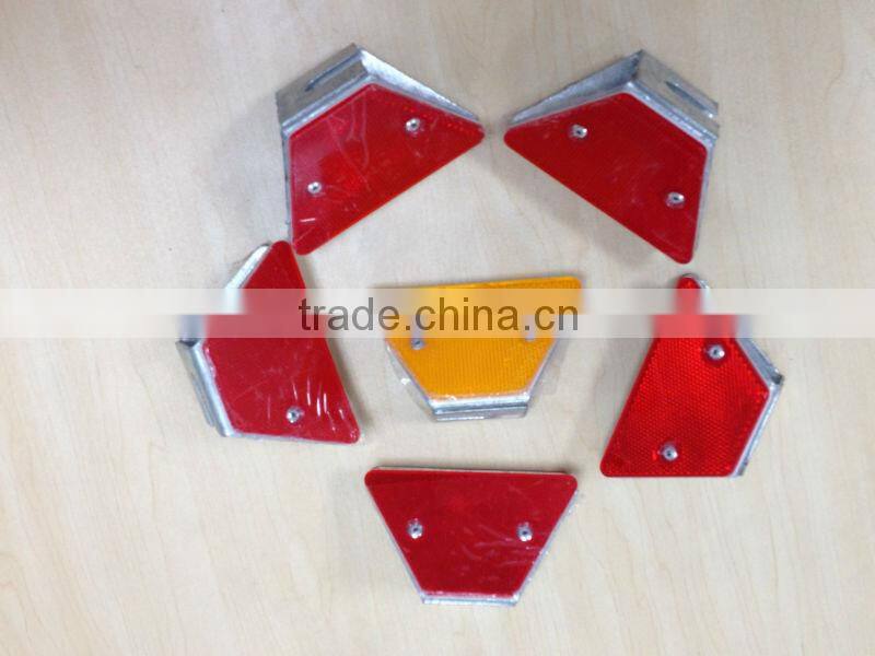 Delineator reflector