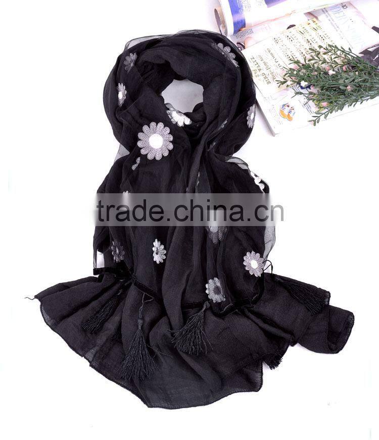 New product fashion daisy embroidered scarf with Chinese knot tassel WJ-670