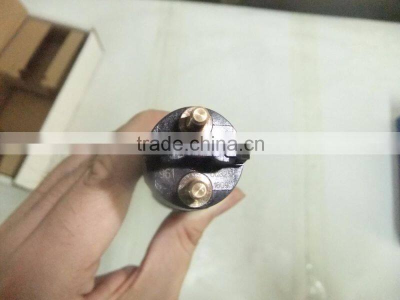 Boschs common rail fuel injector 0445120123