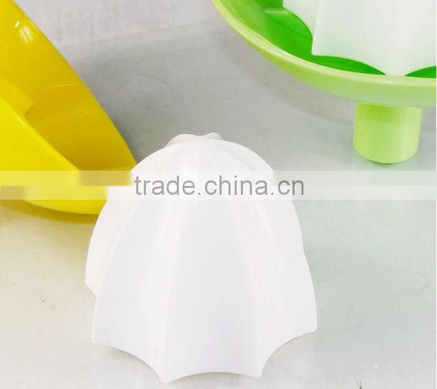 Hopper shape manual juice extractor lemon squeezer plastic