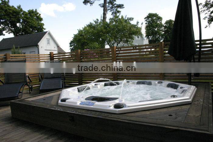 Winter Nordic Design Hot Tub Outdoor Spa