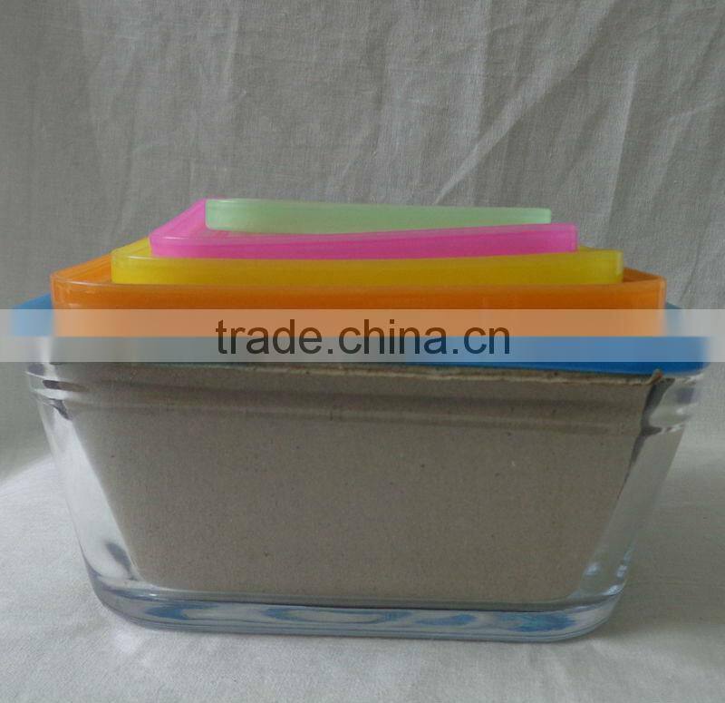 Different sizes glass bowls With mixing lids