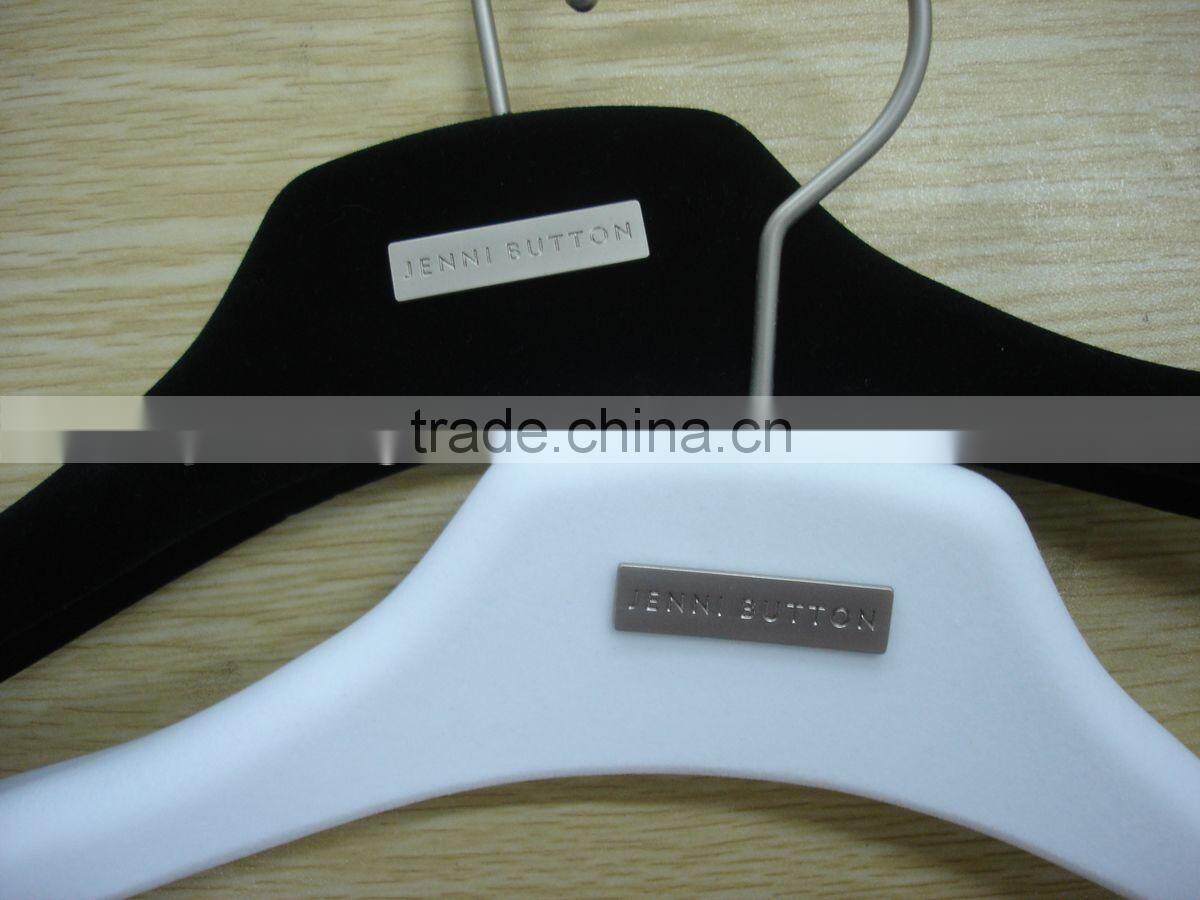 YT velvet clothes hanger velvet flocked hanger with metal logo