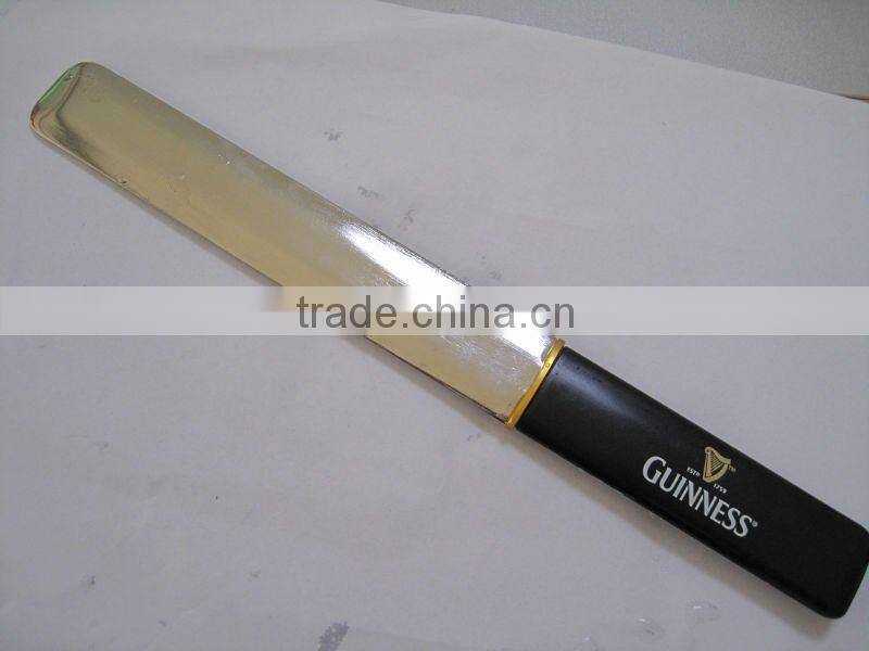 plastic handle and metal beer foam scraper