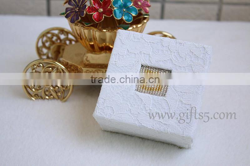 Luxury jewelry packaging box with beaded name plate of B