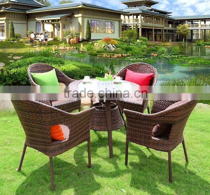 Hot Selling New Style Cheap Old Europe Style PE Rattan Garden Furniture Table Set