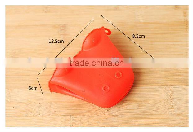Kitchen silicone glove for oven cooking