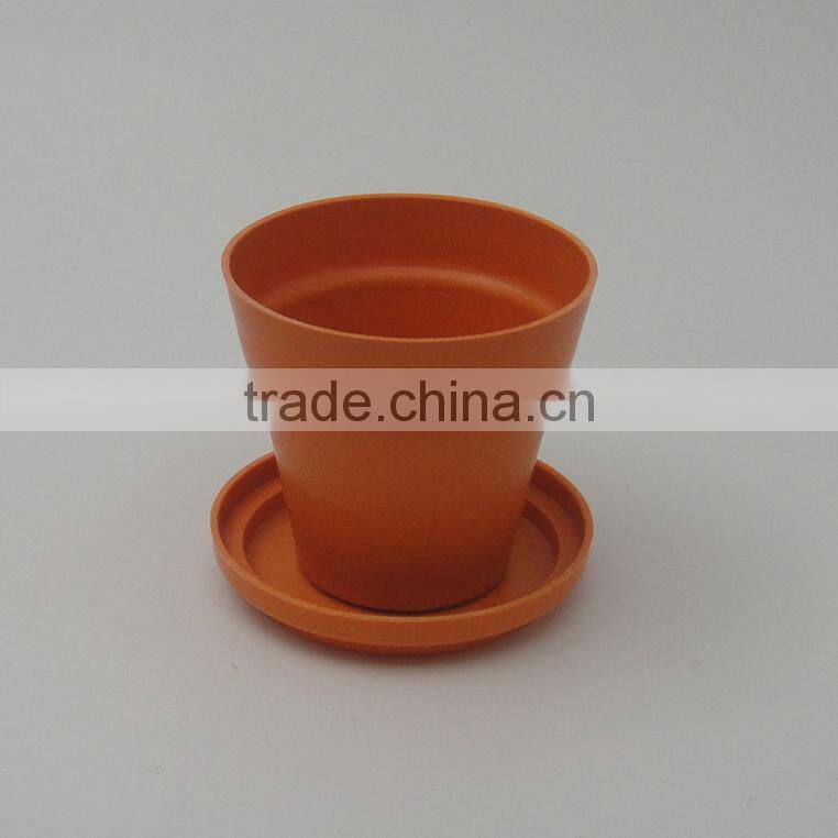 Garden flower pot with matching trays (saucers)