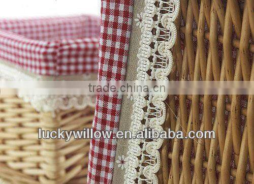 Wholesale of lovely lining wicker basket for storage