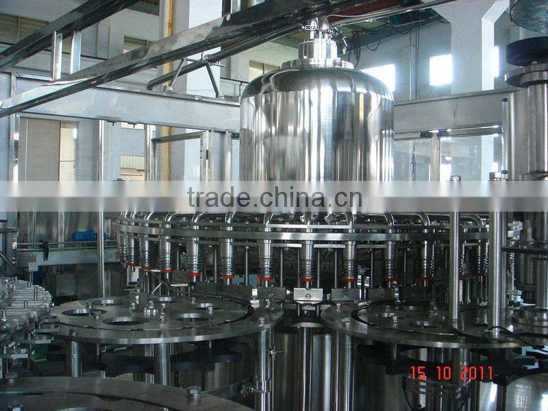 Liquid filling machine