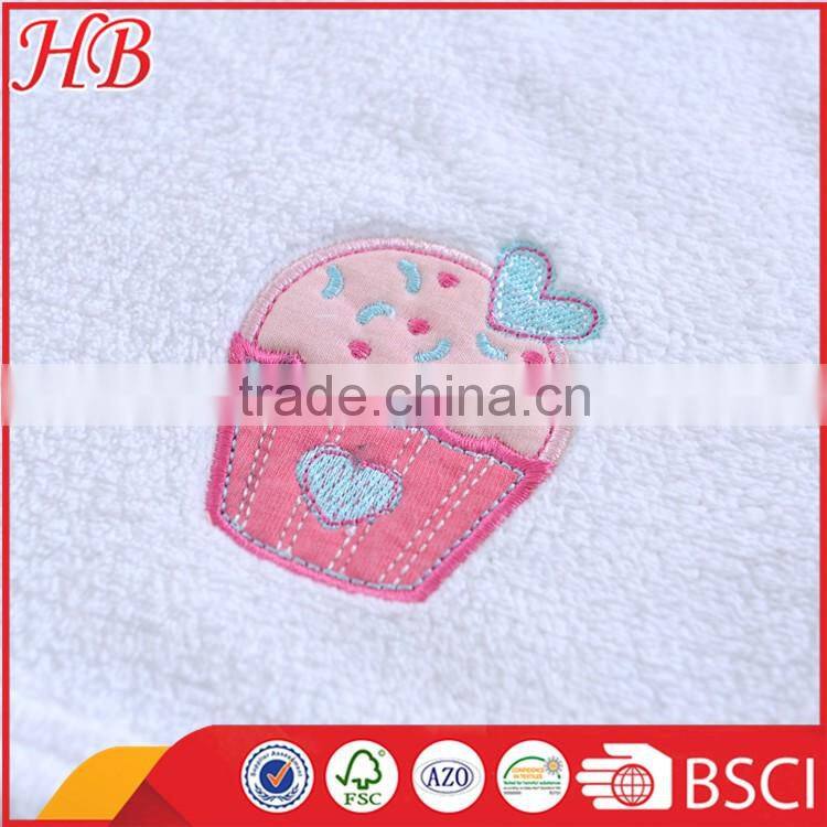 plain dyed embroidered knitted 2pcs coral fleece baby blanket