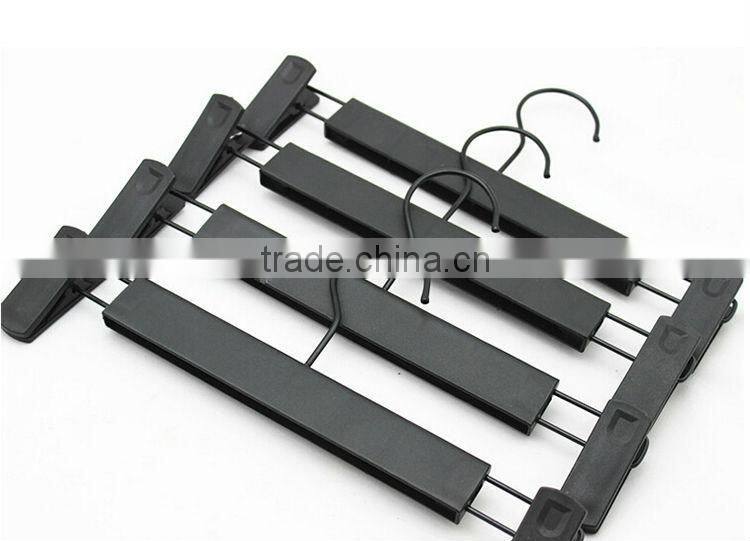 Adjustable Matting Black Plastic Pants Hanger with Clips, for Skit/Bottom