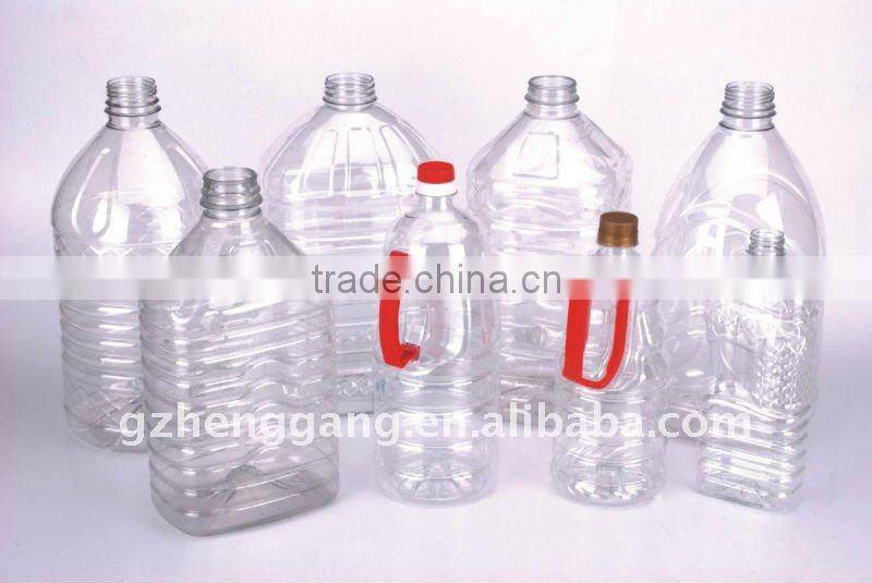 Handle pre-inserted bottle blow molding machine