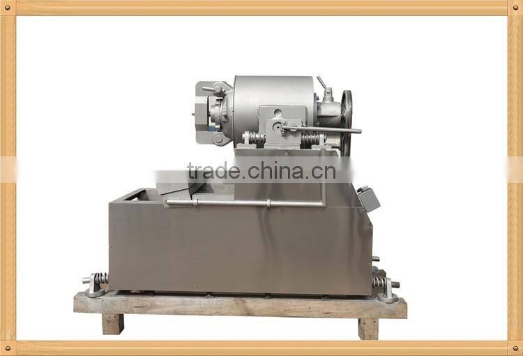high producing capacity pine nuts cracking machine / pine nuts cracker