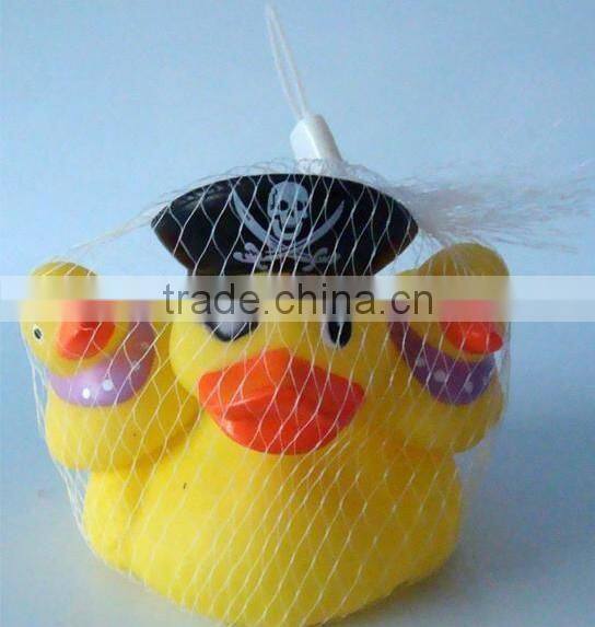 High quality floating rubber pirate shape duck family baby bath toy set