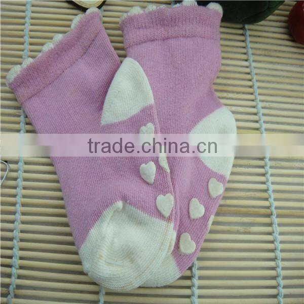Factory Custom High quality 0-3years old baby socks,dotted heart pink color style ,white thick in the bottom