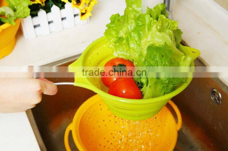 Green Silicone folding kitchenware colander with handle