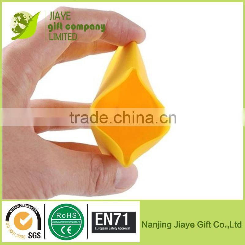 Foldable Silicone Maple Leaf Shape Cup Drinking Wash Gargle Cups