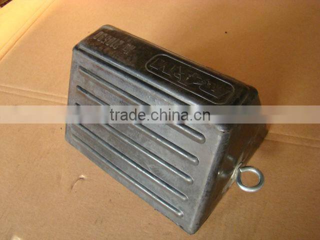 Black color rubber chock block with eye bolt