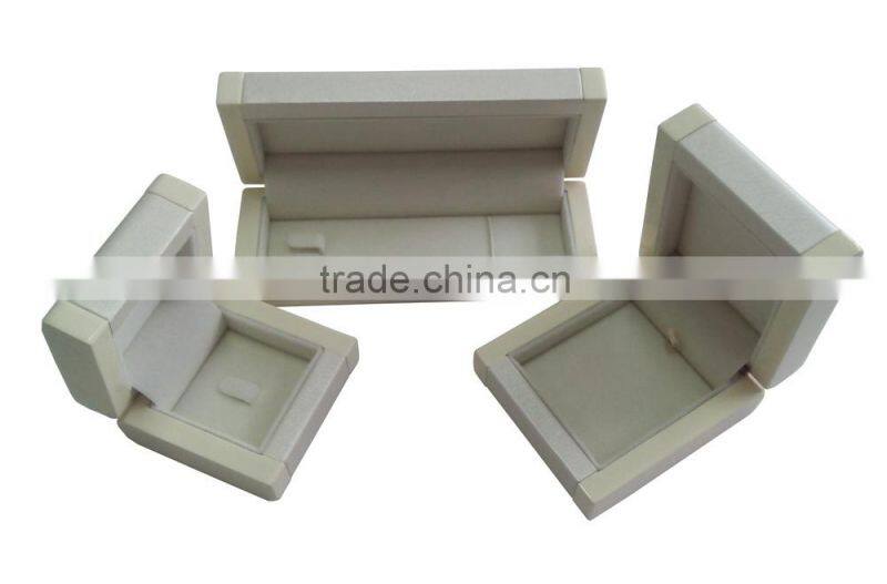 Cheap Lacquered White Wooden Jewelry Box